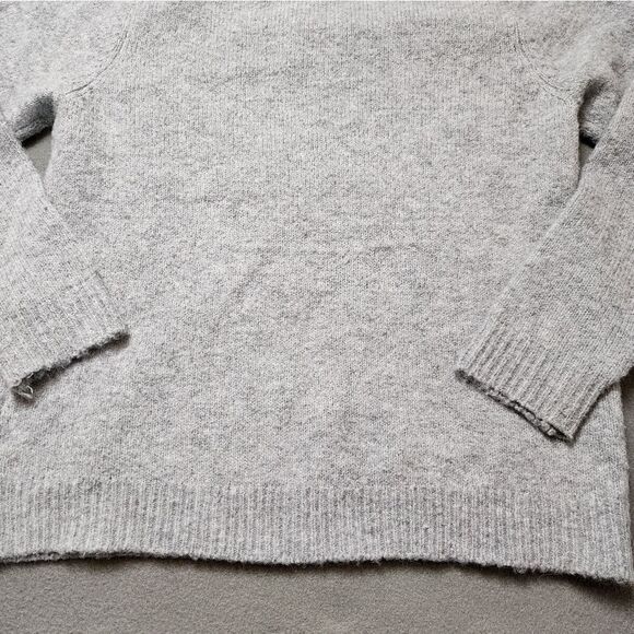 Cupcakes and Cashmere Camel With Gifts Christmas Sweater Size med Ugly Xmas - Picture 7 of 11